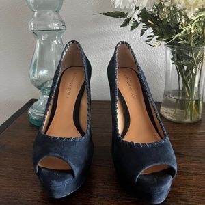 Antonio Melani Blue Suede whipstitch platform heels 9